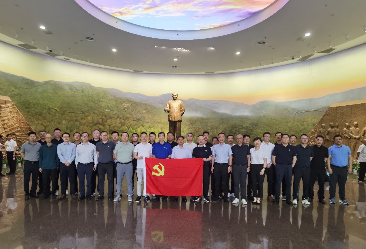 金百利真人游戏国际控股党委组织高管职员旅行香山革命纪念馆-新闻中心