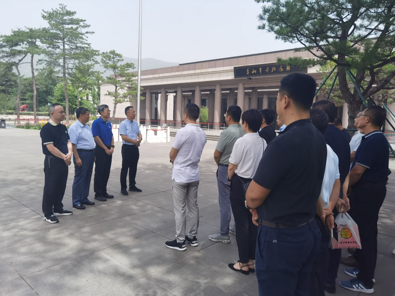 金百利真人游戏国际控股党委组织高管职员旅行香山革命纪念馆-新闻中心